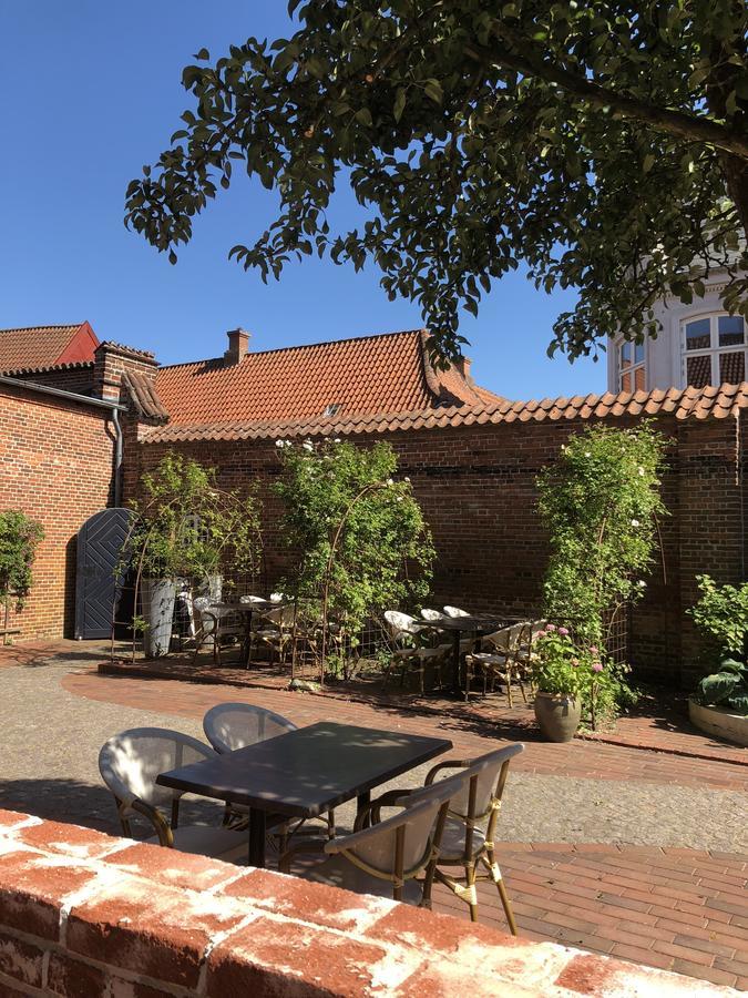 Bed and Breakfast Den Gamle Arrest Ribe Exterior foto