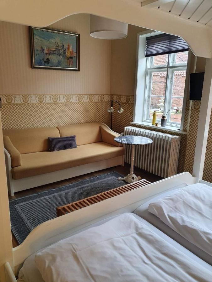 Bed and Breakfast Den Gamle Arrest Ribe Exterior foto